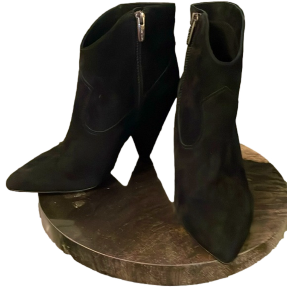NWOT VINCE CAMUTO COWBOY HEELED SUEDE BLACK BOOTIE SIZE 7